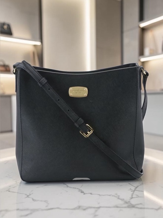 Michael Kors Handbags - Michael Kors Black Jet Set Crossbody Bag Saffiano Leather Gold Hardware
